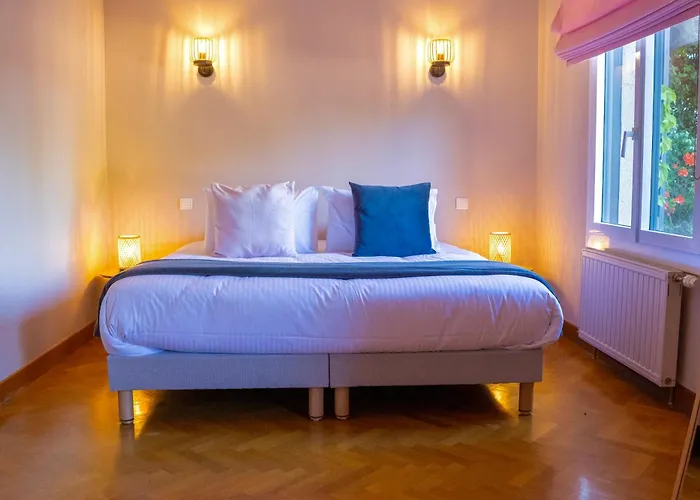 Du Soleil Dans La Ruelle - La Grouas Вилла